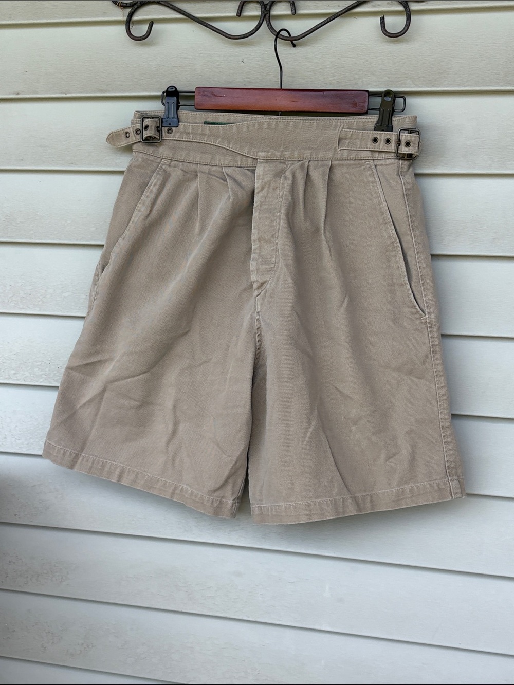 Vintage Banana Republic Travel & Safari Clothing Company Khaki Shorts. Size 30.
